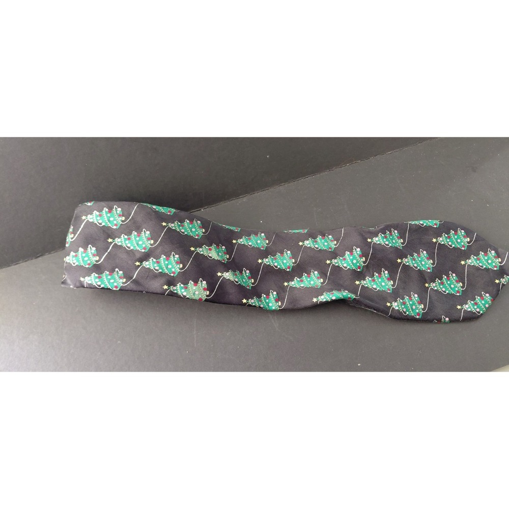 vintage "Holiday Traditions" style novelty Christmas tree necktie 100% silk Mens